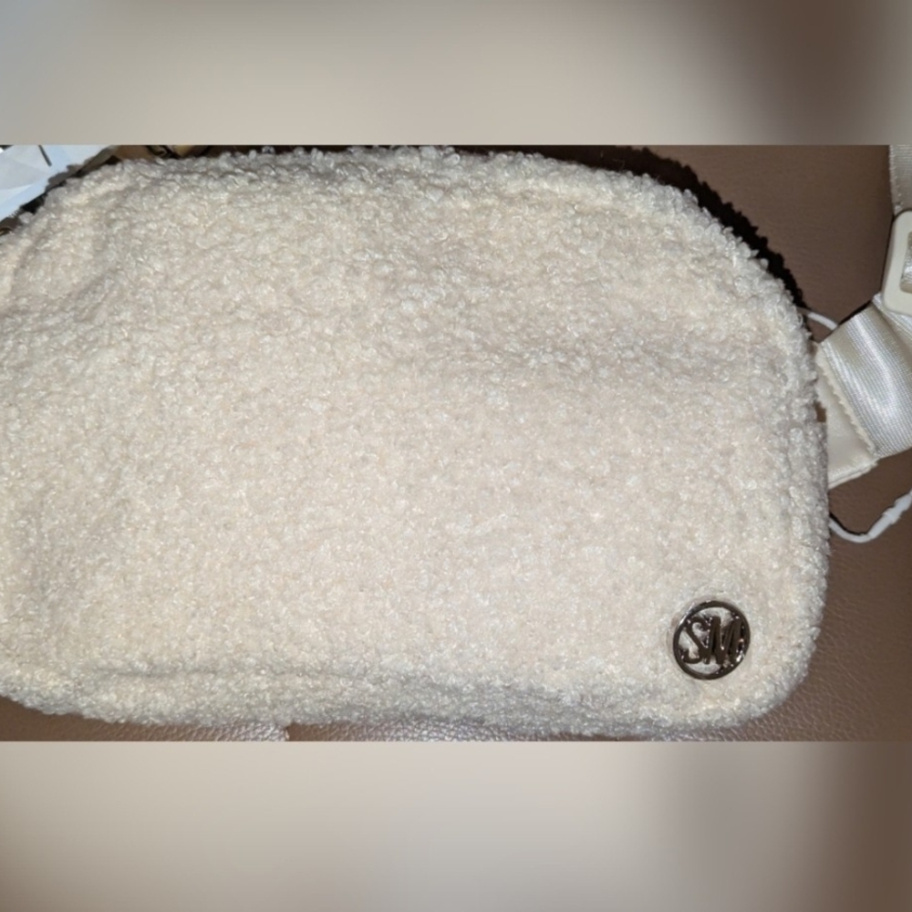 NWT Steve Madden White Sherpa Crossbody/ Waist Bag - Picture 3 of 7